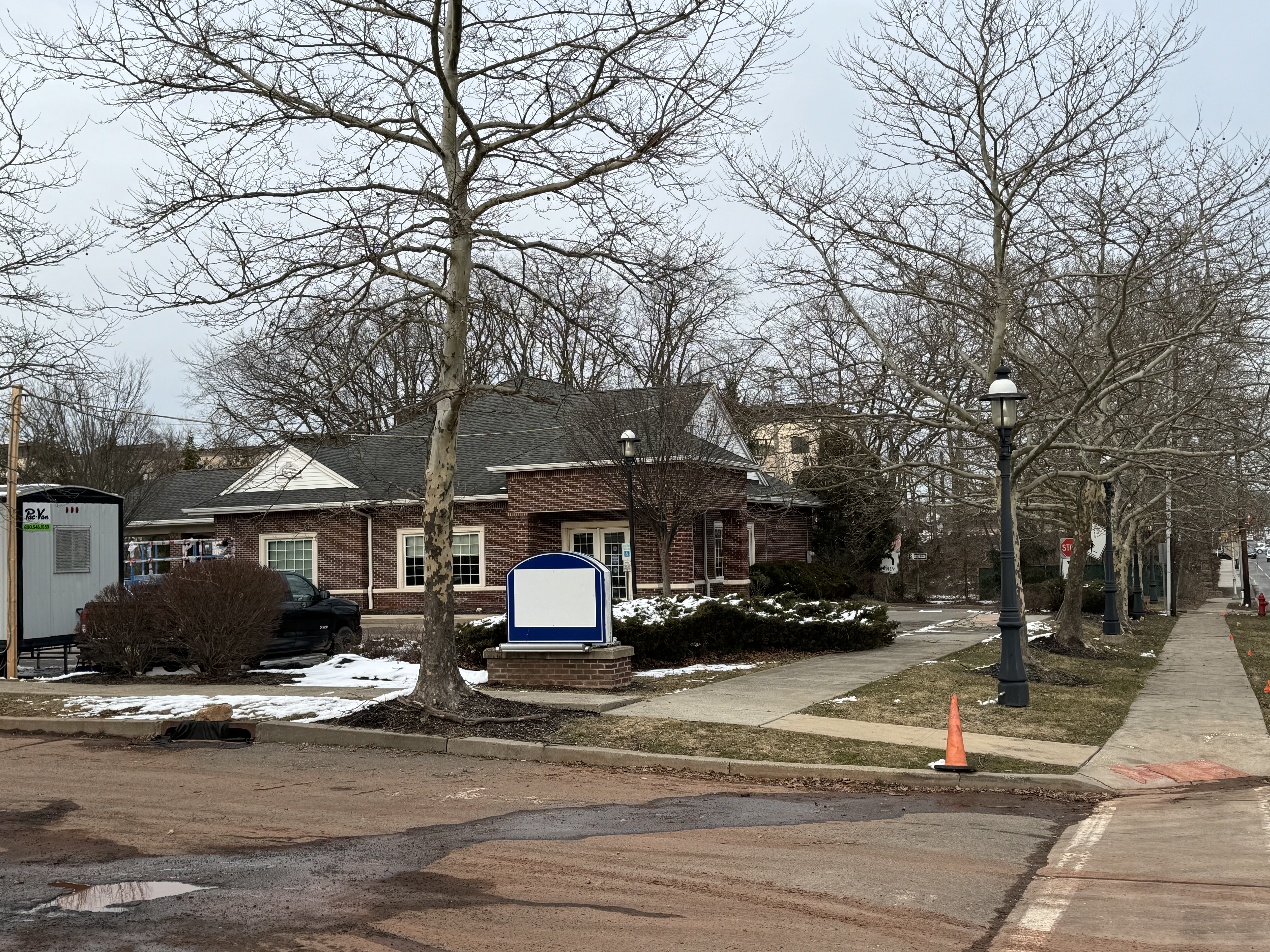 View of the vacant bank building that Dasco Solutions intends to convert to a drive-thru marijuana dispensary in Metuchen. Taken Feb. 15, 2023. ZFJ/Alvin Wu