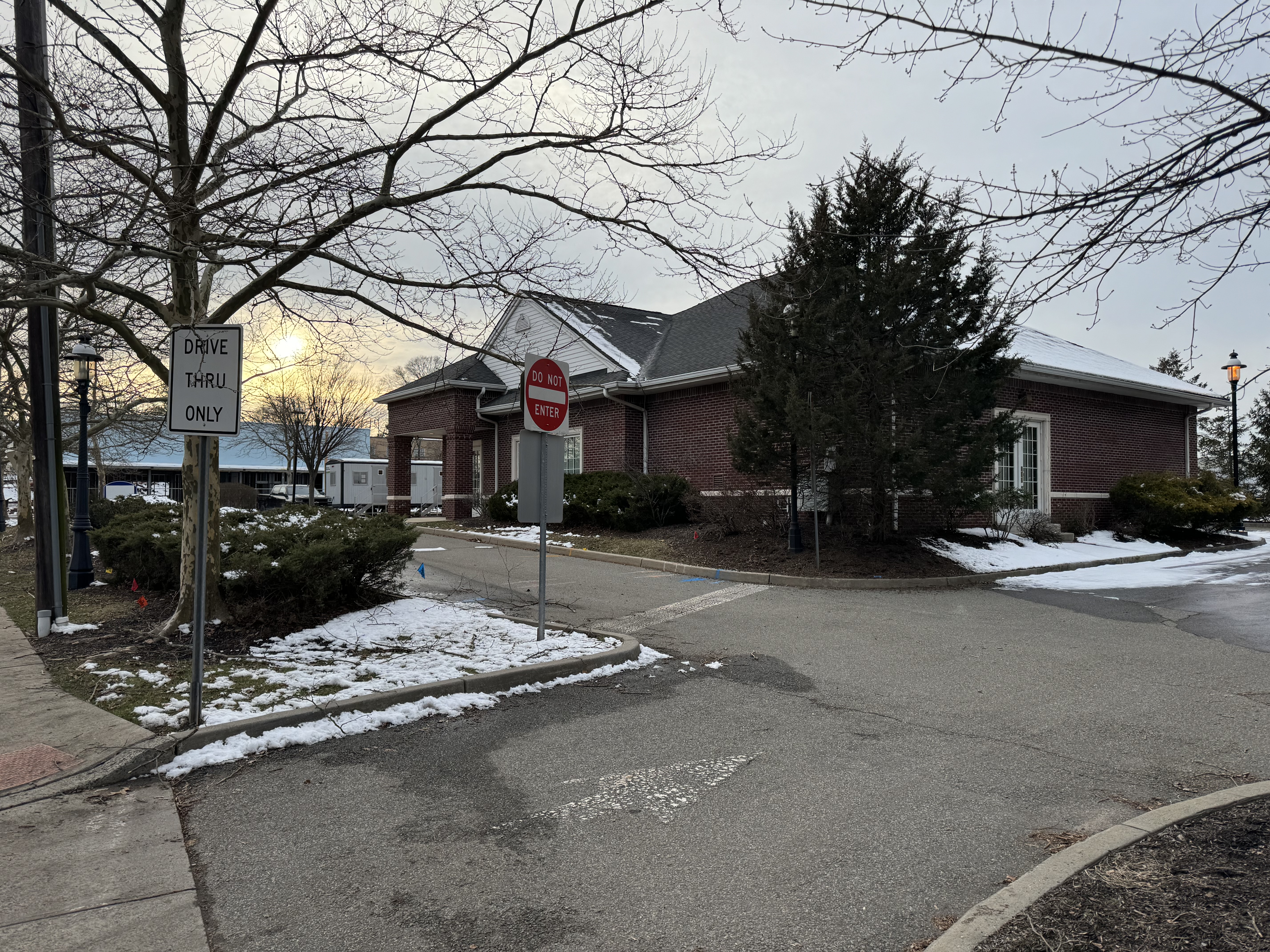 Side view of the vacant bank building that Dasco Solutions intends to convert to a drive-thru marijuana dispensary in Metuchen. Taken Feb. 15, 2023. ZFJ/Alvin Wu