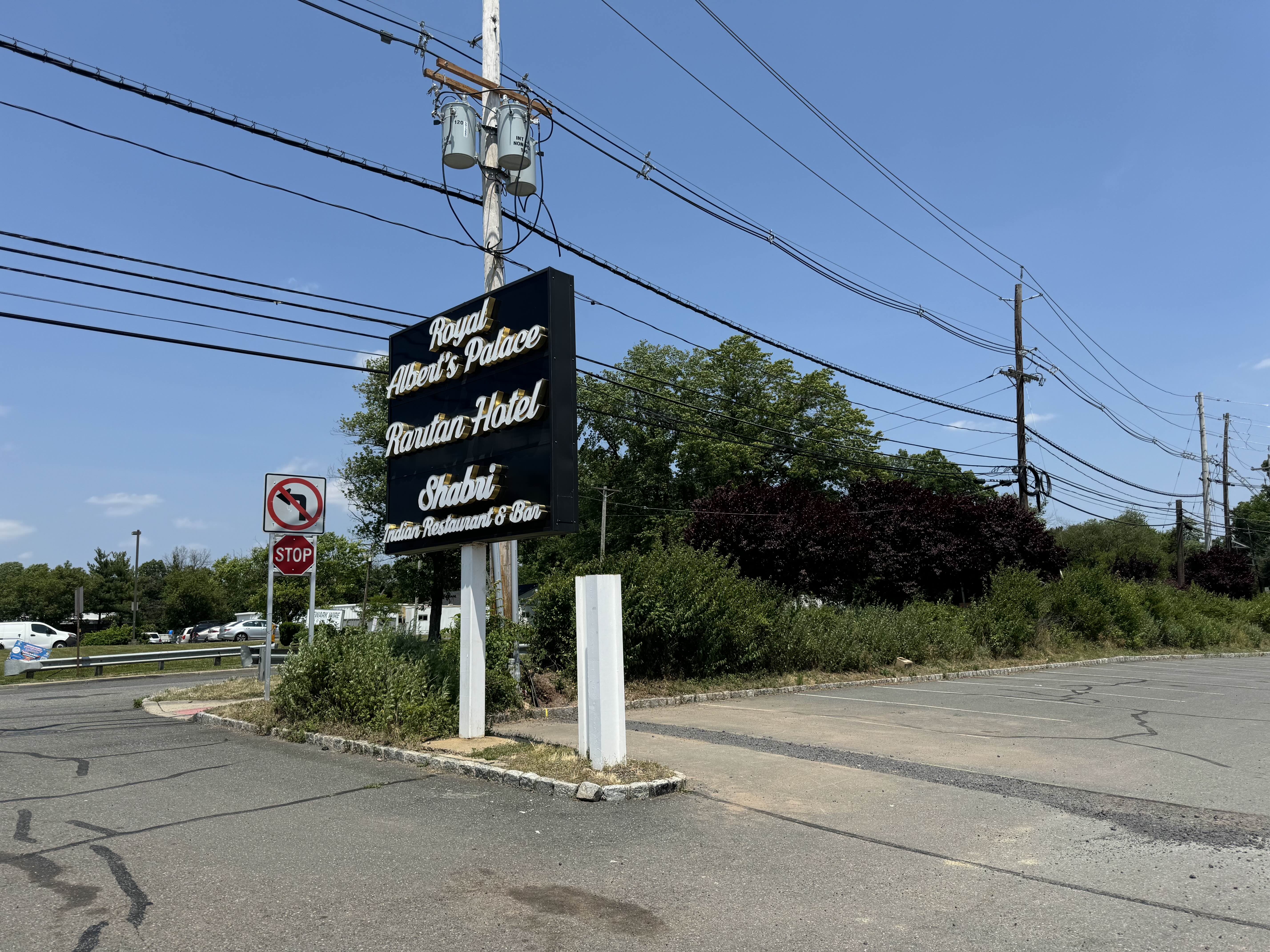 A sign at the entrance of the parking lot for the Raritan Hotel and Royal Albert’s Palace banquet hall on June 17. ZFJ/Alvin Wu