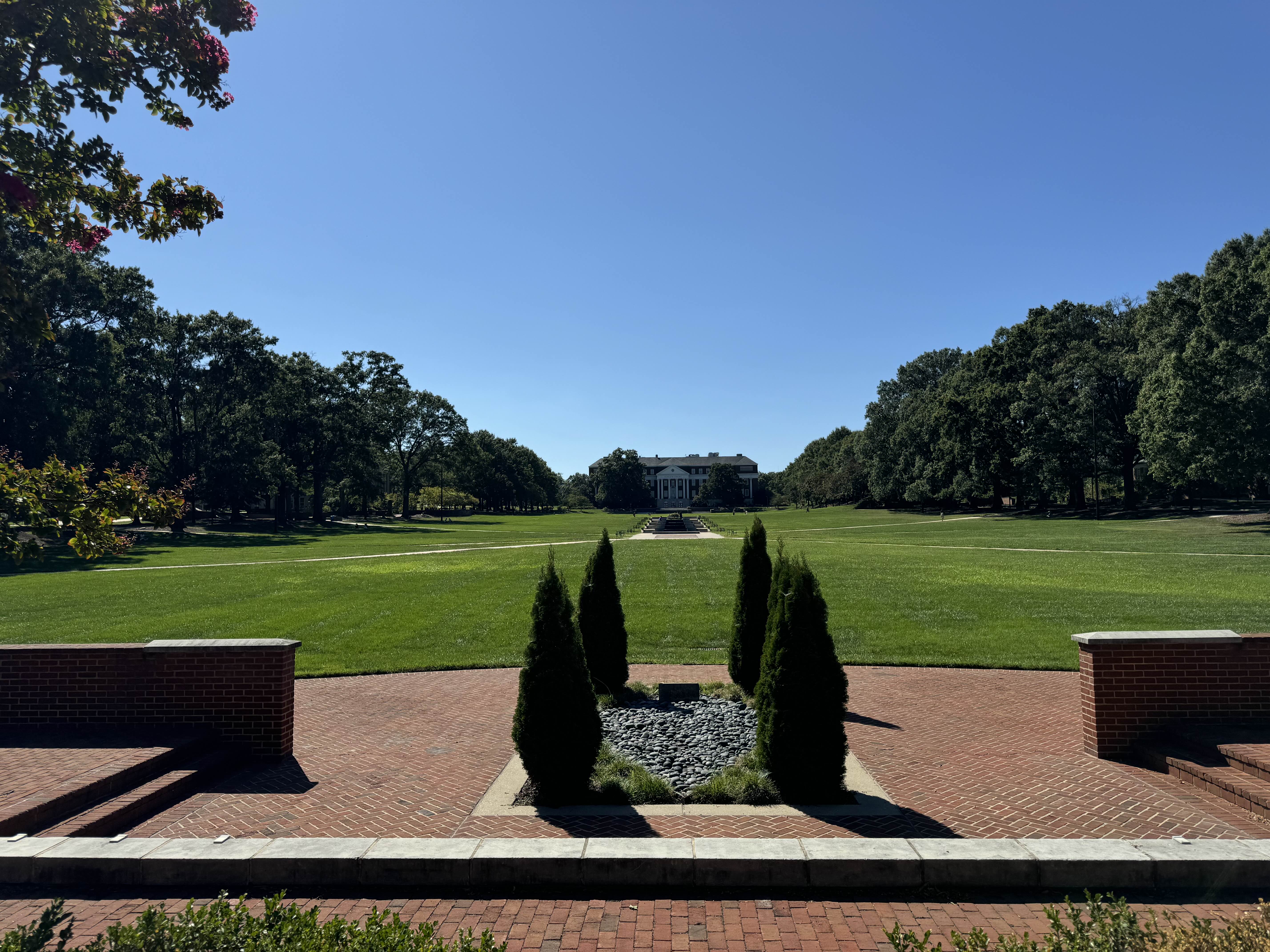 A view of McKeldin Mall from in front of the Miller administration building. ZFJ/Alvin Wu